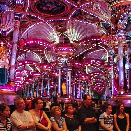 Bel Proche Palais Des Glaces Et Musee Grevin Republique * Parigi